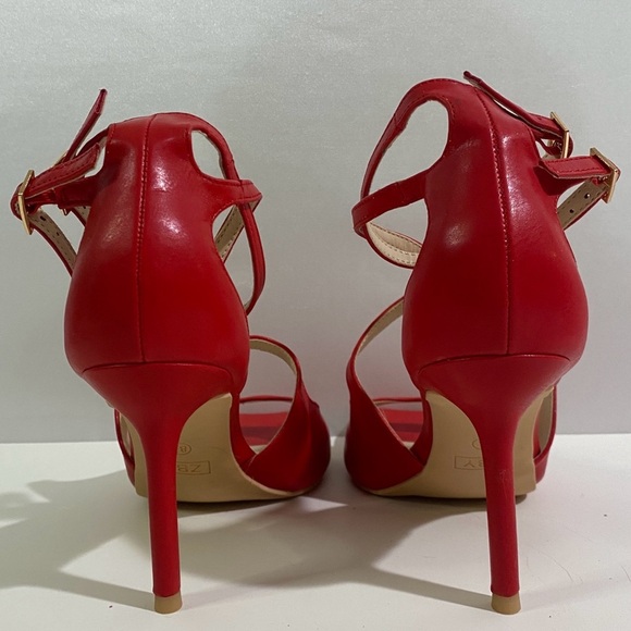 ZBY Women's 8.5 Red Heels - Picture 2 of 7